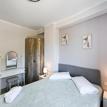 Ionian Edge 4*